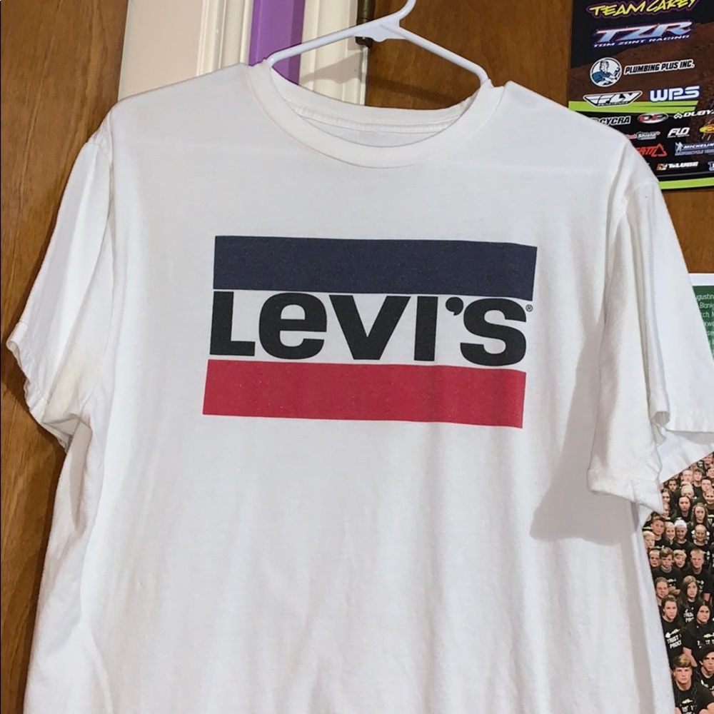 White t-shirt